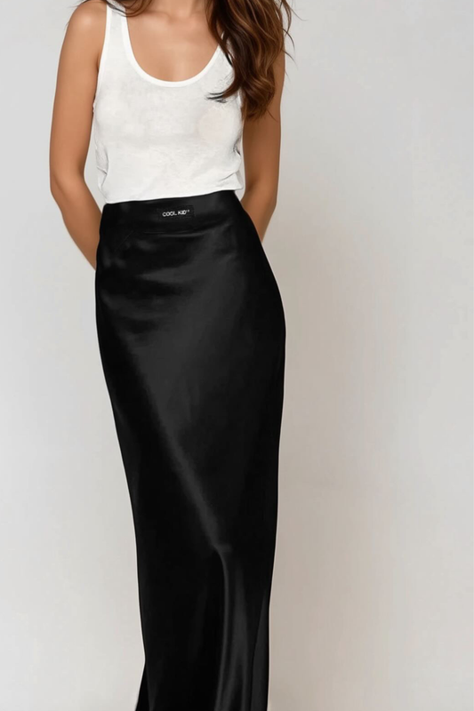Long label black skirt